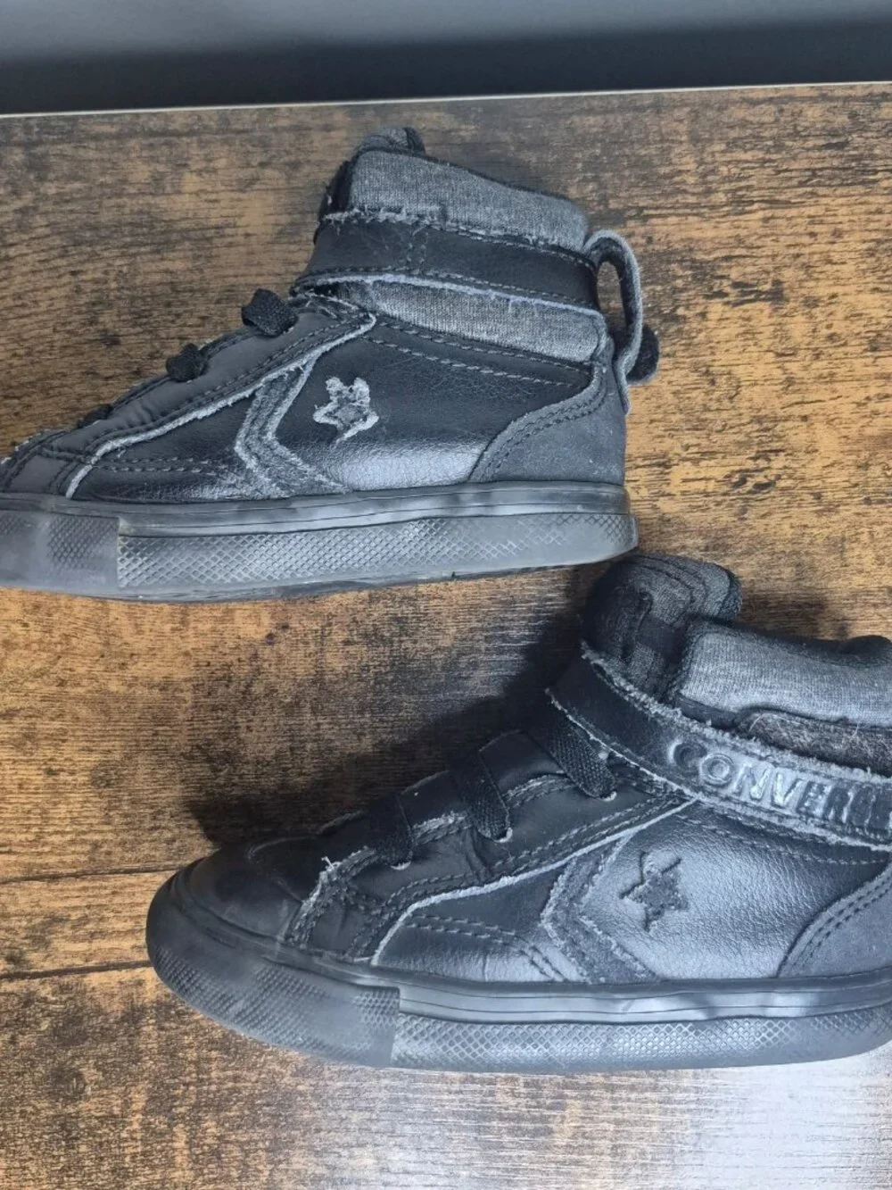 Converse Chuck Taylor All Star Infant/toddler sz8 Black Leather High-Top Sneaker